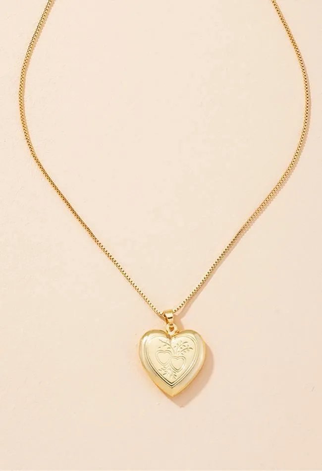 heart shaped pendant necklace sold by Streetwear Society product image thumbnail 3