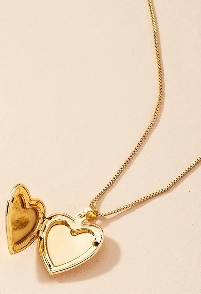 heart shaped pendant necklace sold by Streetwear Society product image thumbnail 2