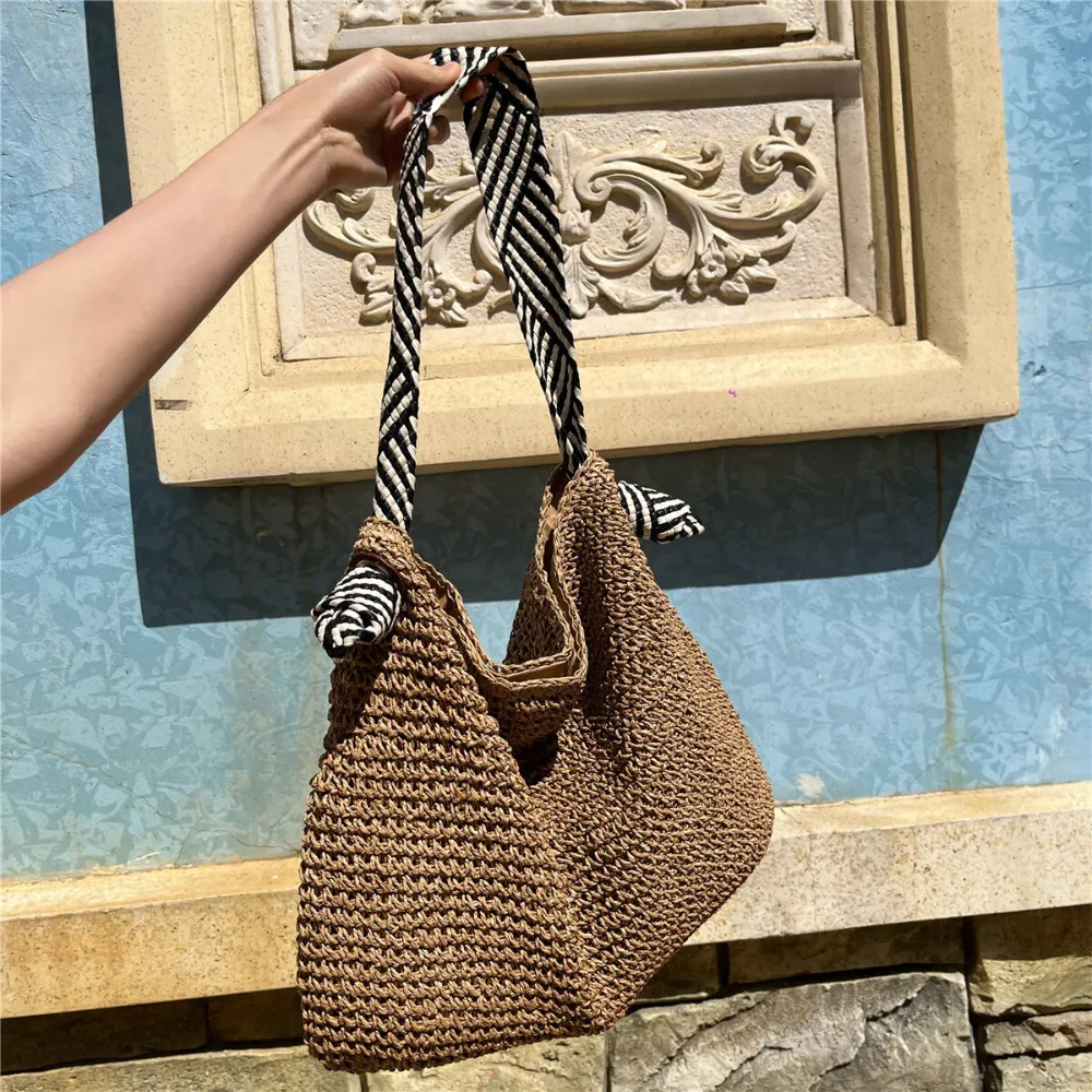 Mahira | Sac bandoulière essentiel sold by Streetwear Society product image thumbnail 2