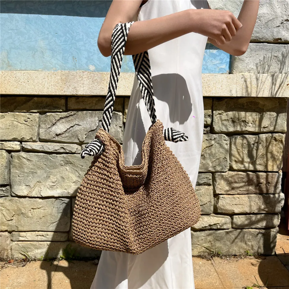 Mahira | Sac bandoulière essentiel sold by Streetwear Society product image thumbnail 3