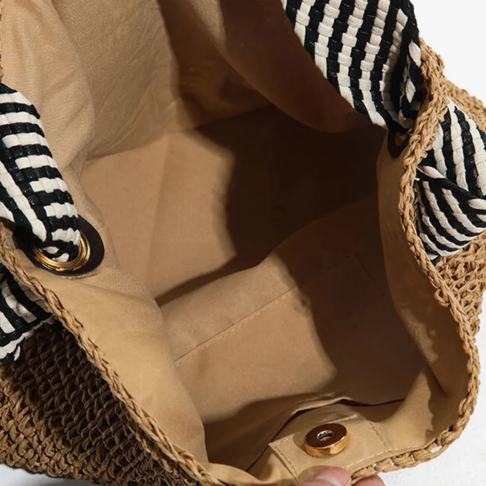 Mahira | Sac bandoulière essentiel sold by Streetwear Society product image thumbnail 4