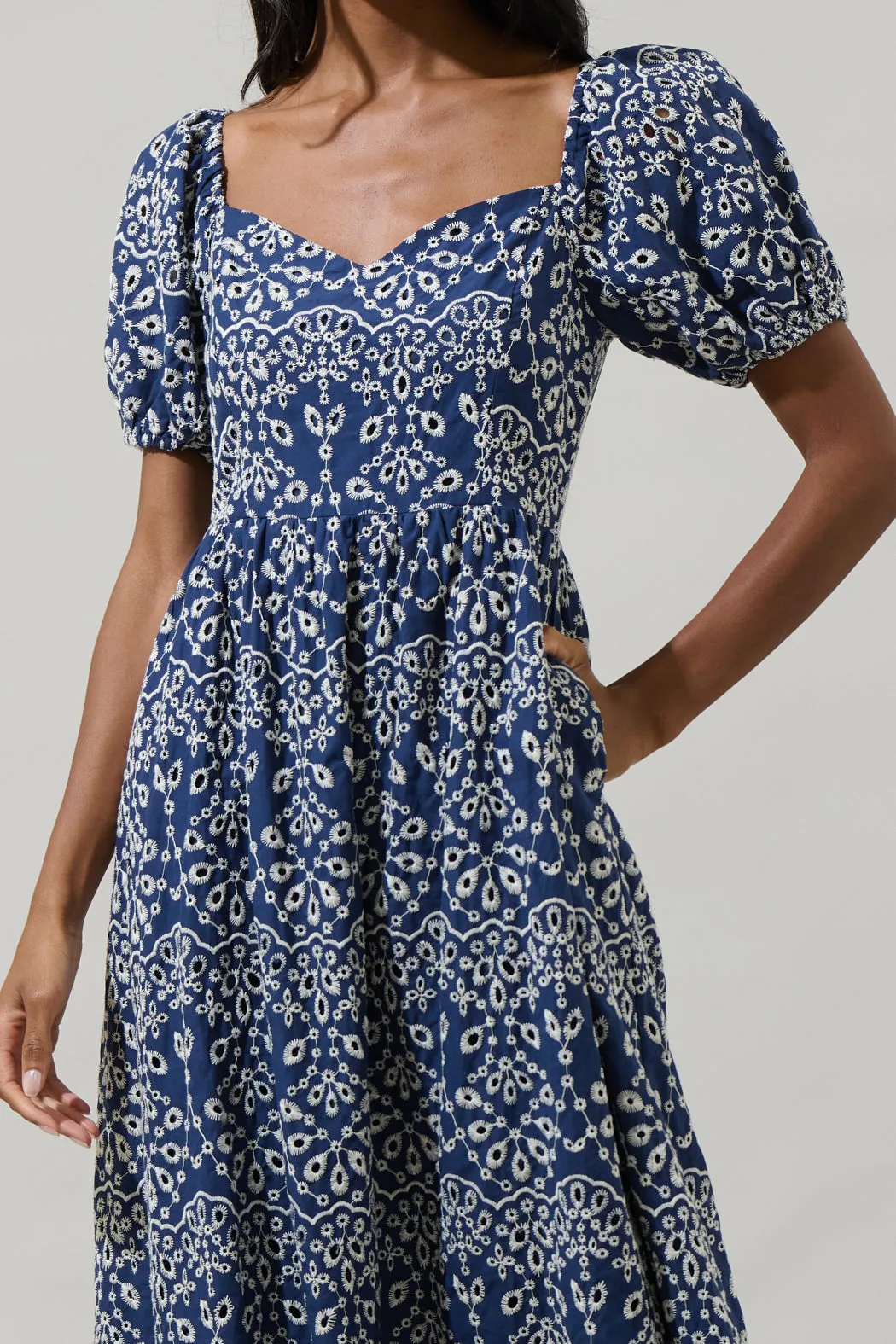 Viridiana Floral Eyelet Alessi Puff Sleeve Midi Dres sold by Sugarlips product image thumbnail 5