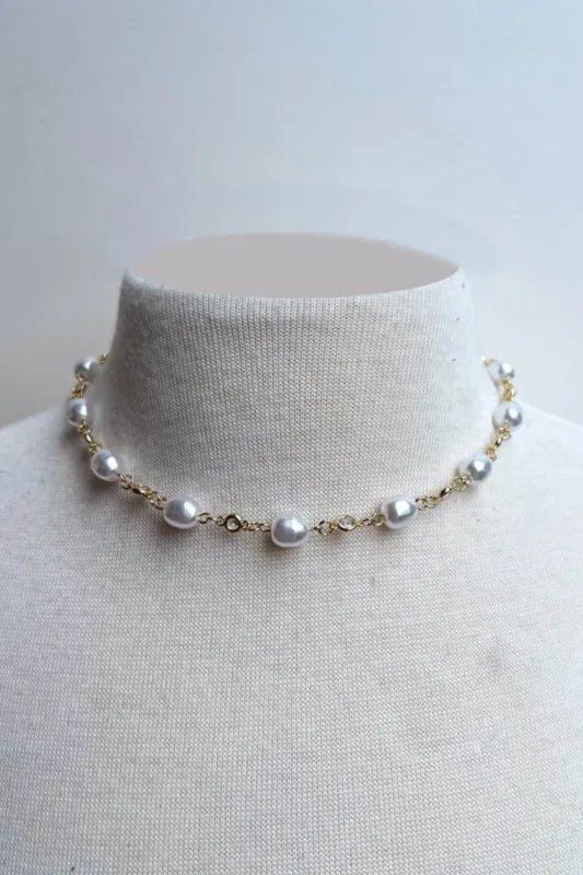 Short Gold Pearl Necklace made by Sunbeam