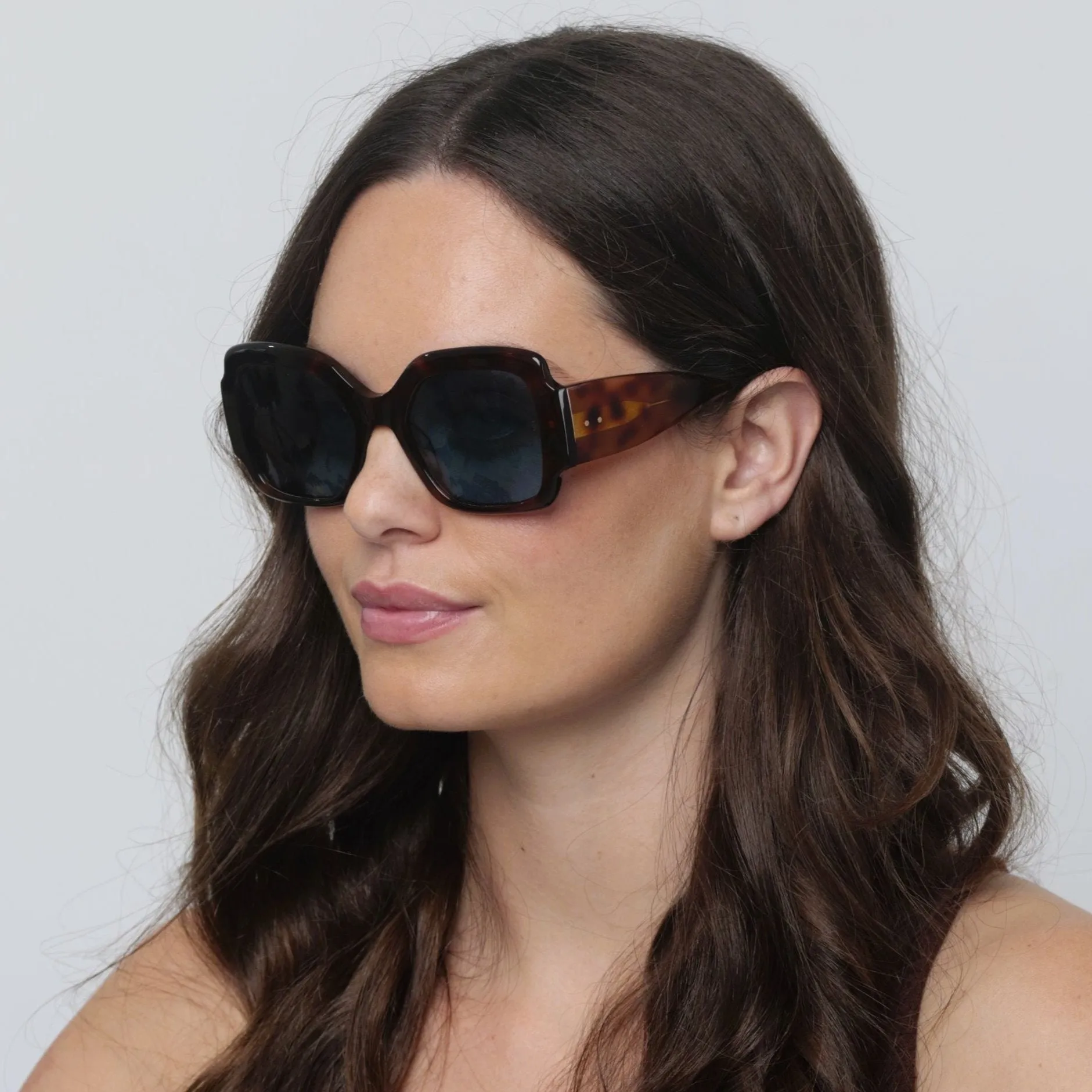 Delphine in Tort sold by Sunday Somewhere product image thumbnail 4