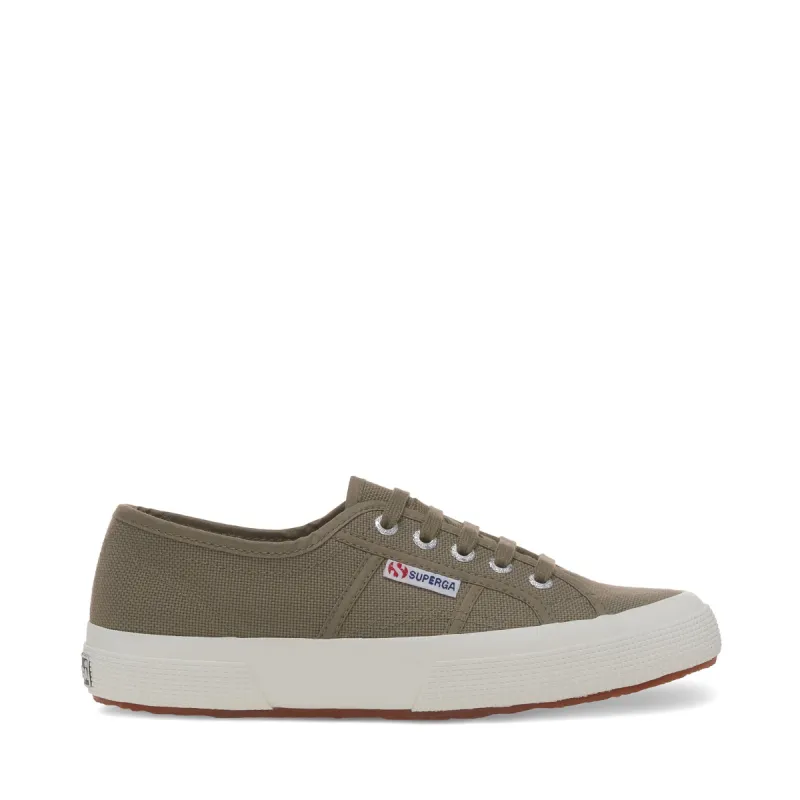 2750 Cotu Classic Sneakers - Green Safari sold by Superga
