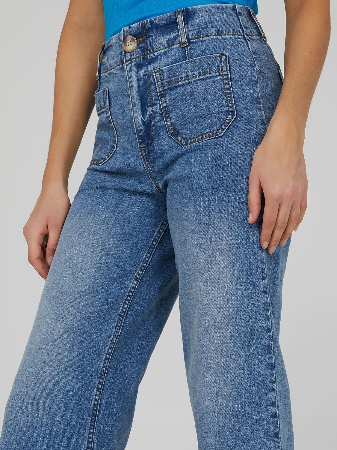 Cropped Patch Pocket Wide Leg Gaucho Pants sold by Suzy Shier product image thumbnail 3