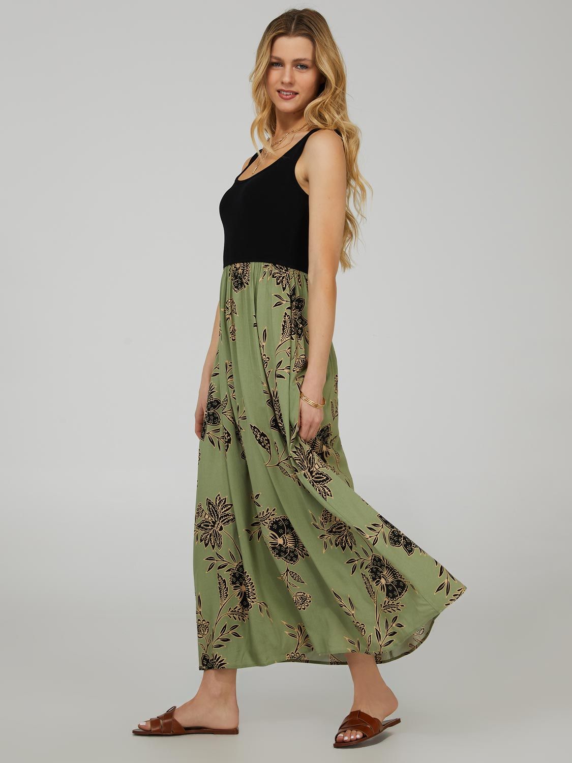 Sleeveless Printed Skirt Dress With Pockets sold by Suzy Shier product image thumbnail 4