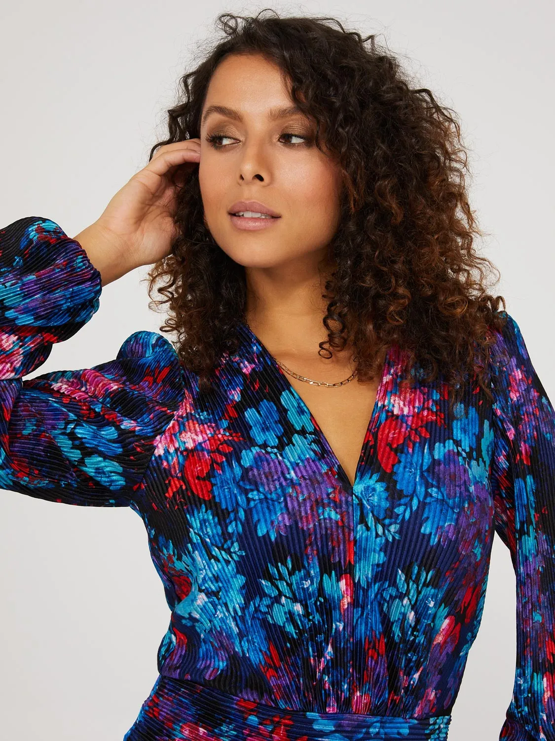 Floral Print V-Neck Plisse Long Sleeve Top sold by Suzy Shier product image thumbnail 3