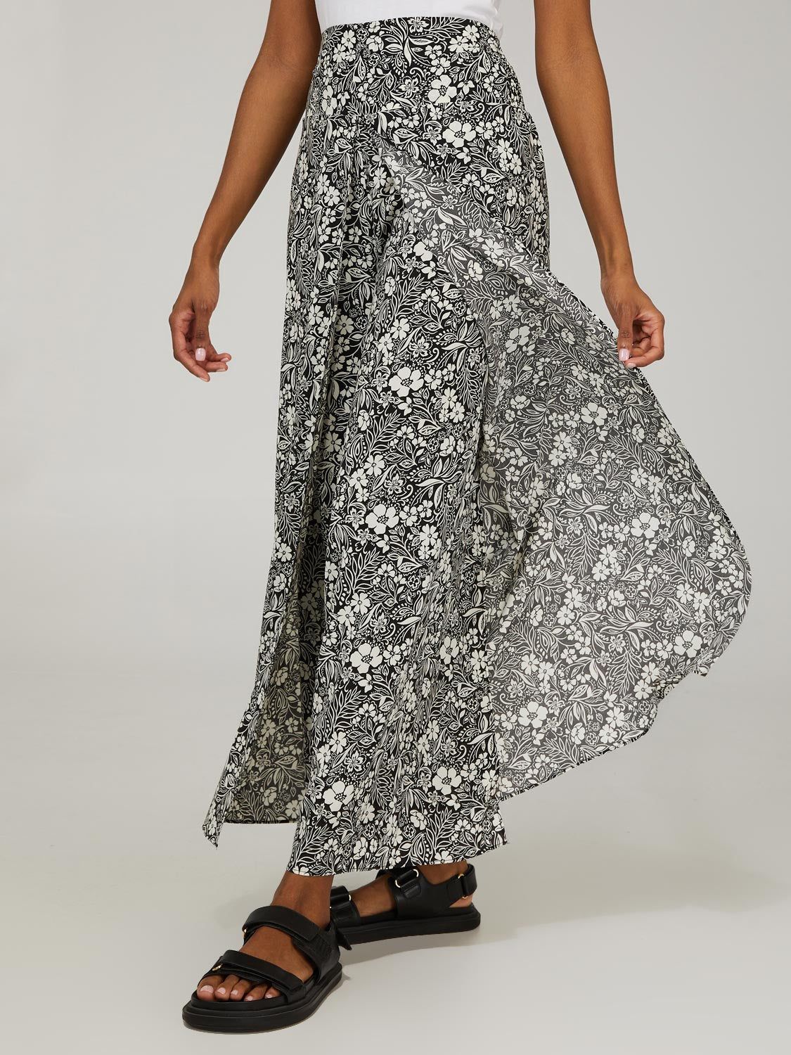 High Rise Printed Wide Leg Palazzo Pant sold by Suzy Shier product image thumbnail 3