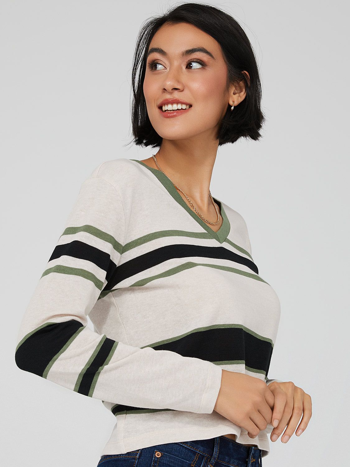 Color Block V-Neck Cropped Top sold by Suzy Shier product image thumbnail 2