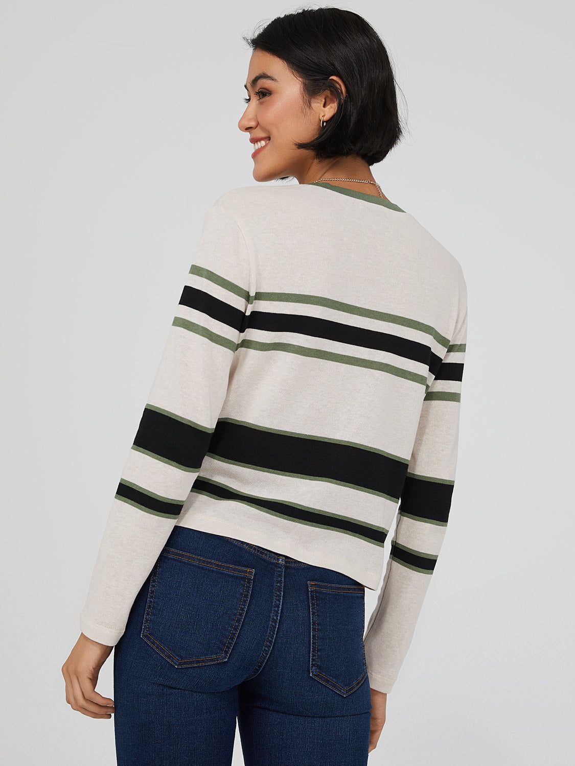 Color Block V-Neck Cropped Top sold by Suzy Shier product image thumbnail 4