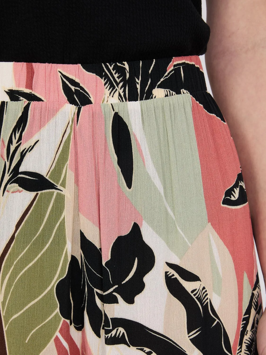 Tropical Print Crinkle Gauze Palazzo Pant sold by Suzy Shier product image thumbnail 4