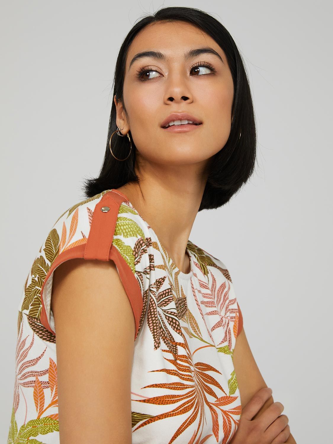 Printed Dolman Sleeve T-Shirt With Button Detail sold by Suzy Shier product image thumbnail 2