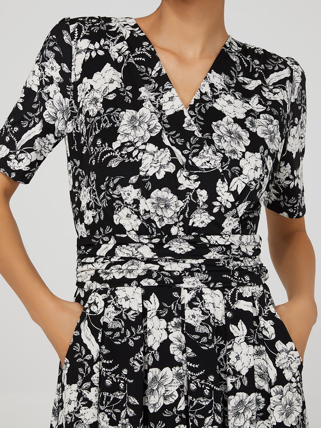 Floral Print Crossover Midi Dress sold by Suzy Shier product image thumbnail 5