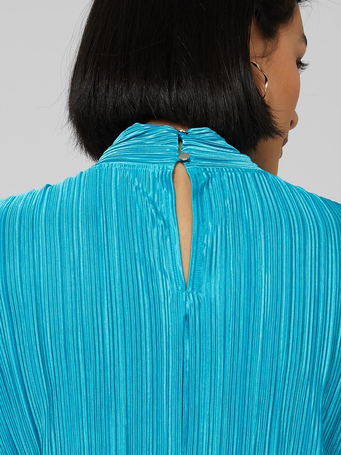 Short Sleeve Mock Neck Plisse Top sold by Suzy Shier product image thumbnail 5