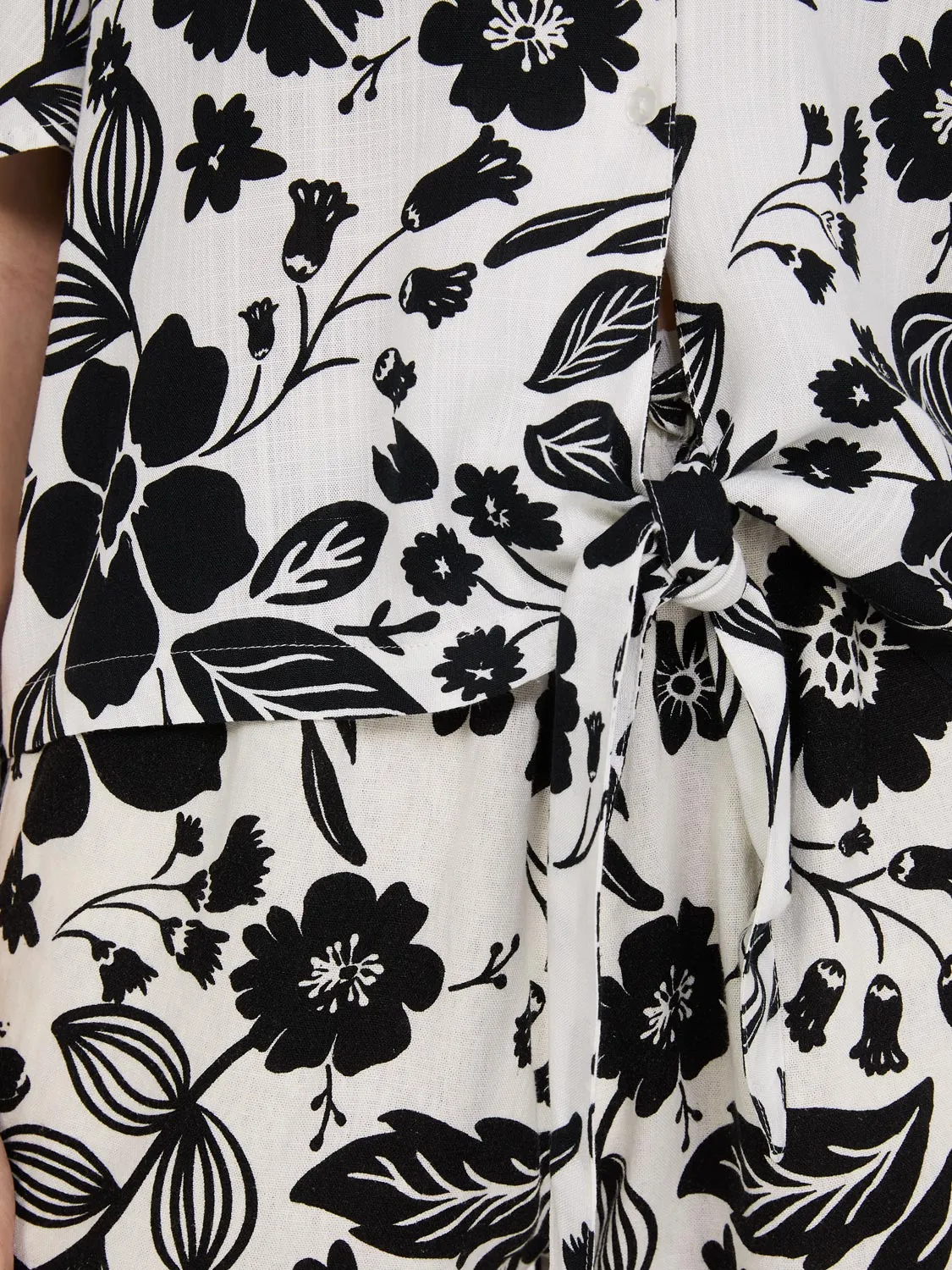 Floral Print Flutter Sleeve Blouse sold by Suzy Shier product image thumbnail 4