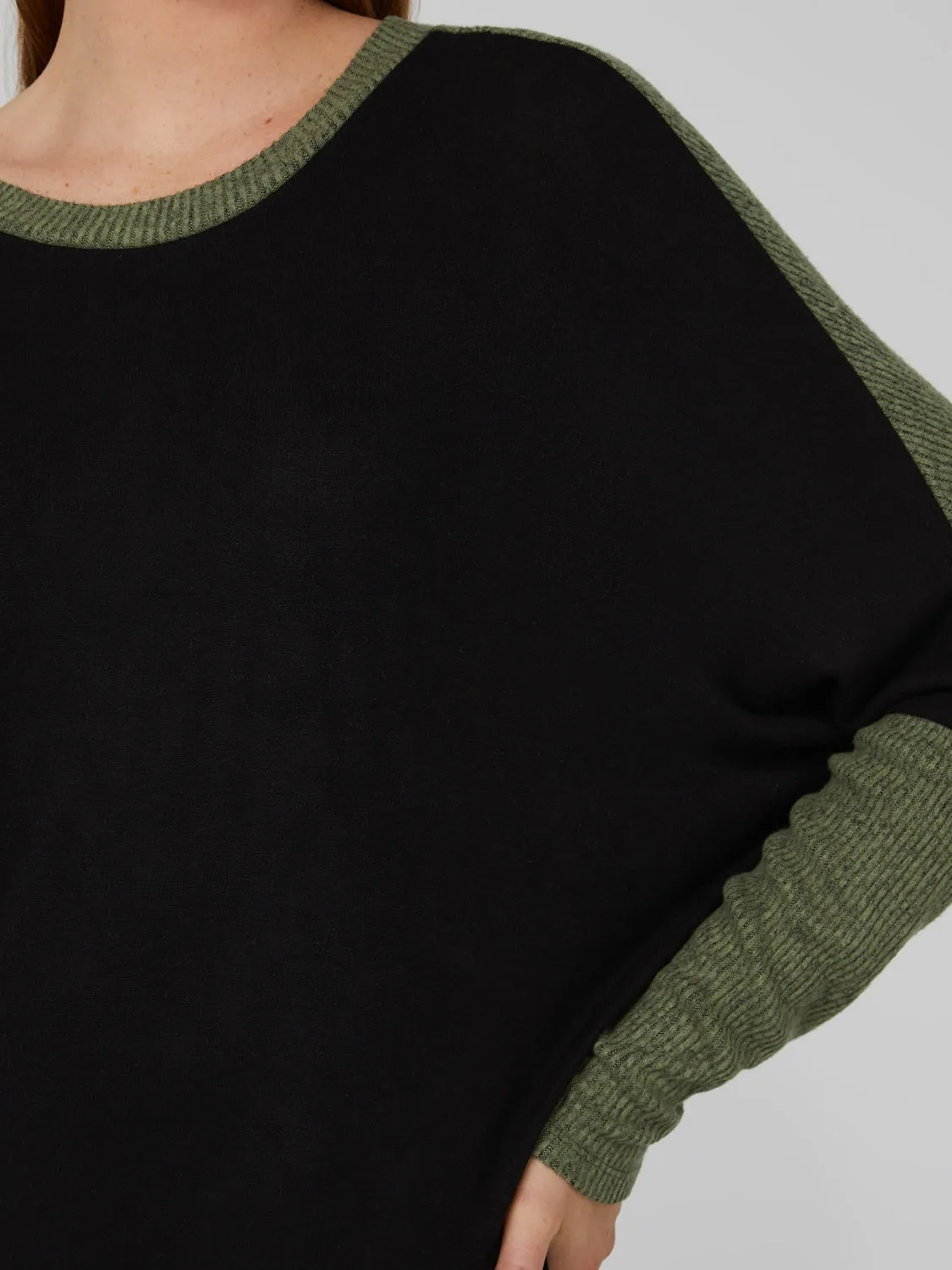 Long Dolman Sleeve Colourblock Top sold by Suzy Shier product image thumbnail 5