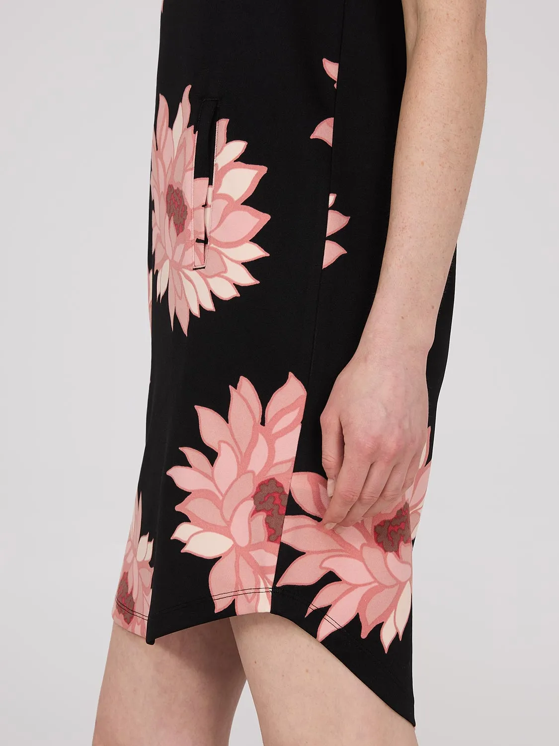 Floral Print Popover Dress With Pockets sold by Suzy Shier product image thumbnail 4