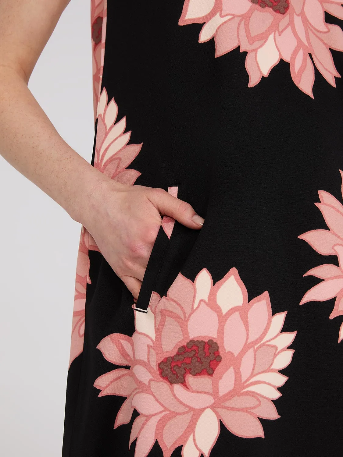 Floral Print Popover Dress With Pockets sold by Suzy Shier product image thumbnail 3