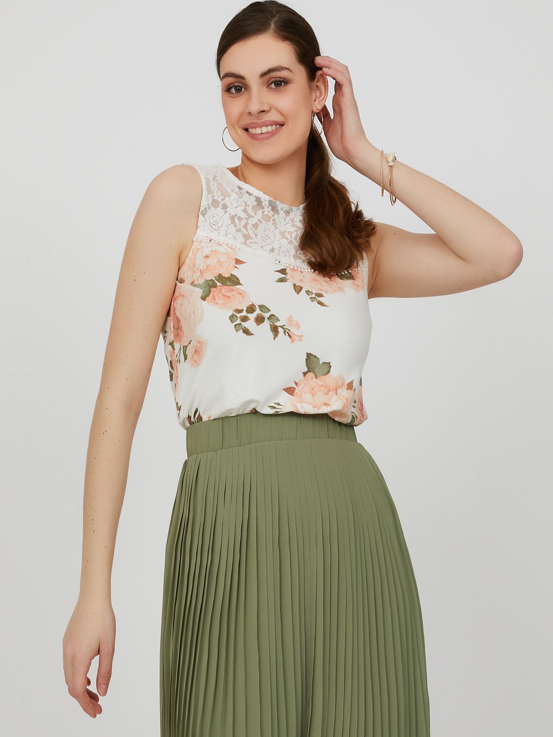Sleeveless Round Neck Lace Knit Floral Top sold by Suzy Shier product image thumbnail 2
