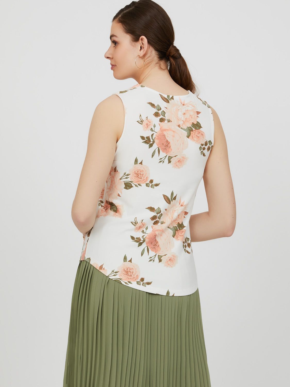 Sleeveless Round Neck Lace Knit Floral Top sold by Suzy Shier product image thumbnail 4