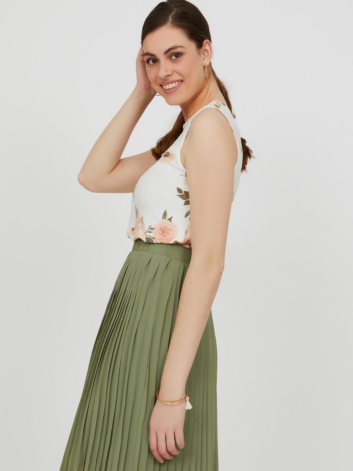 Sleeveless Round Neck Lace Knit Floral Top sold by Suzy Shier product image thumbnail 3