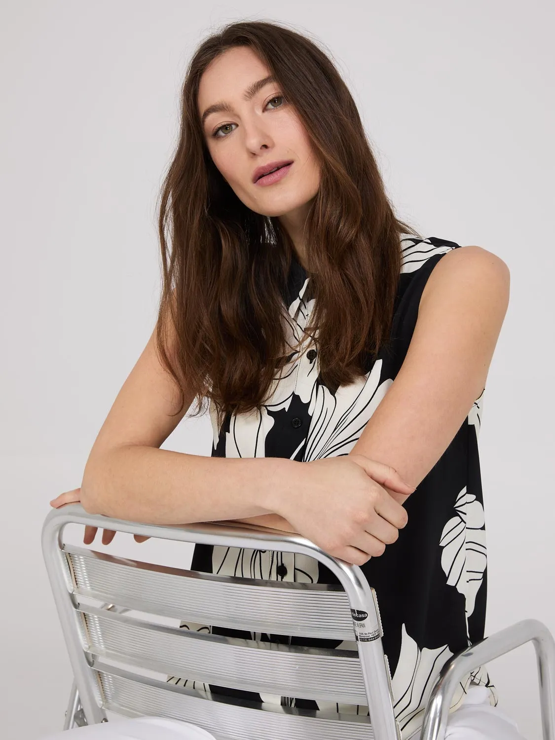 Sleeveless Floral Print Button-Front Blouse sold by Suzy Shier product image thumbnail 3