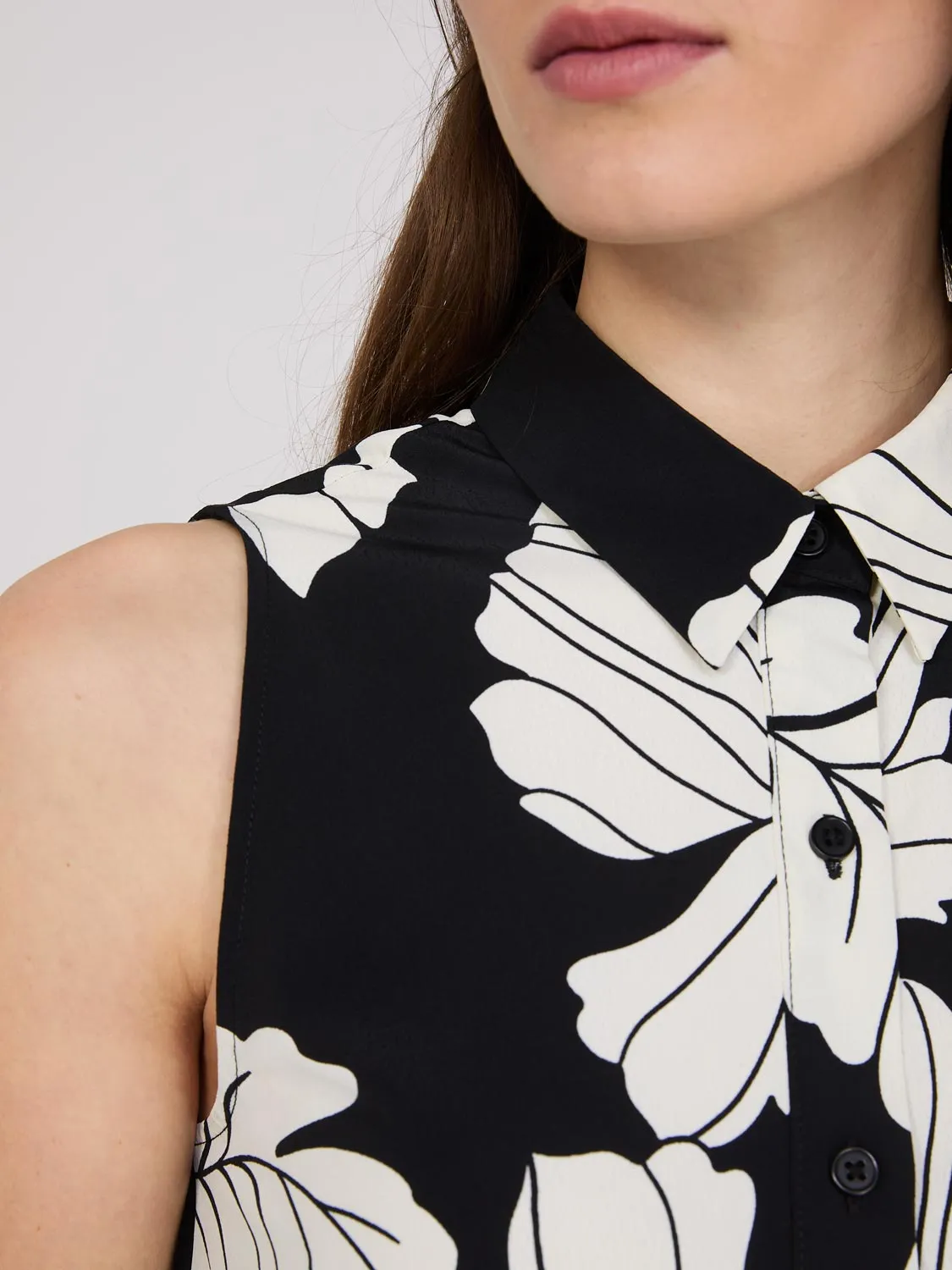 Sleeveless Floral Print Button-Front Blouse sold by Suzy Shier product image thumbnail 2