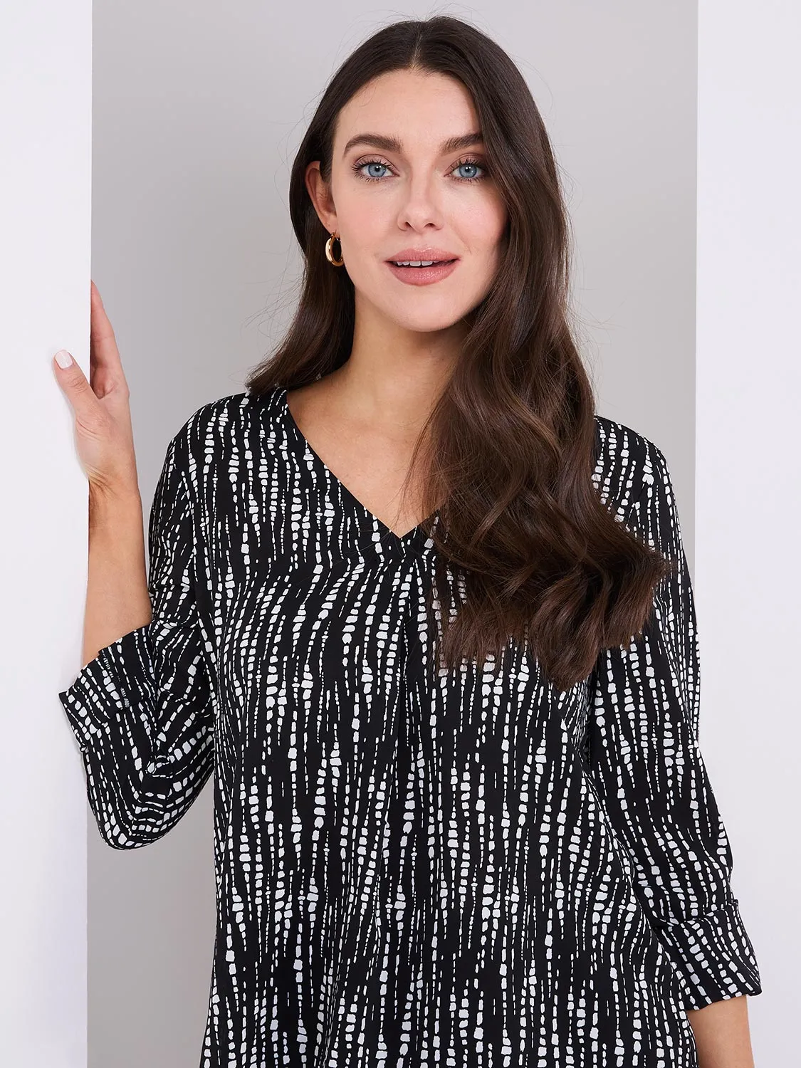 Abstract Print V-Neck Long Sleeve Popover Blouse sold by Suzy Shier product image thumbnail 2