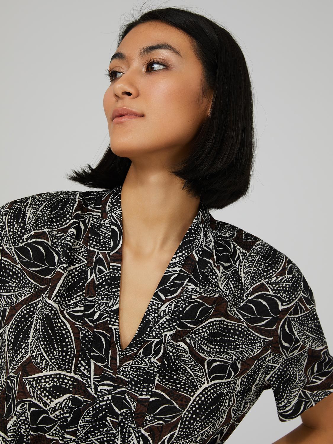 Printed Short Sleeve Drawstring Top sold by Suzy Shier product image thumbnail 2