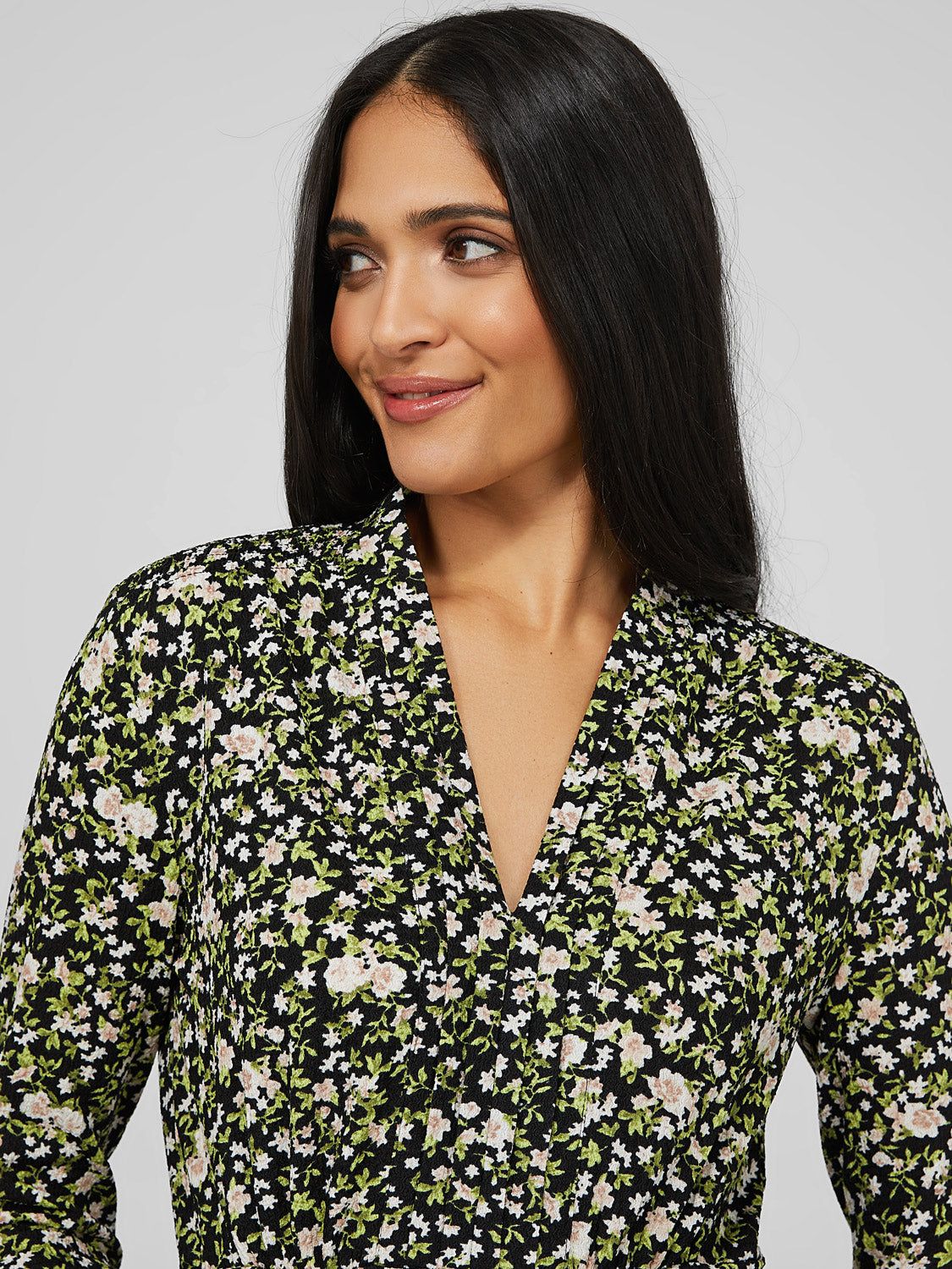 Textured Floral Print V-Neck Top sold by Suzy Shier product image thumbnail 4