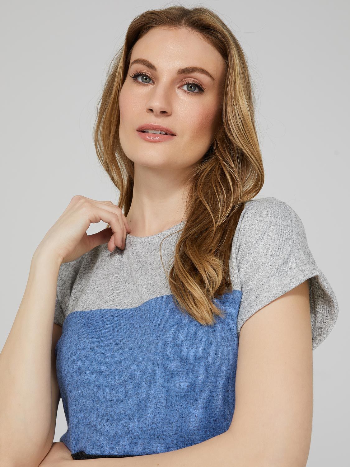 Colourblock Cuffed Sleeve T-Shirt With High-Low Hem sold by Suzy Shier product image thumbnail 2