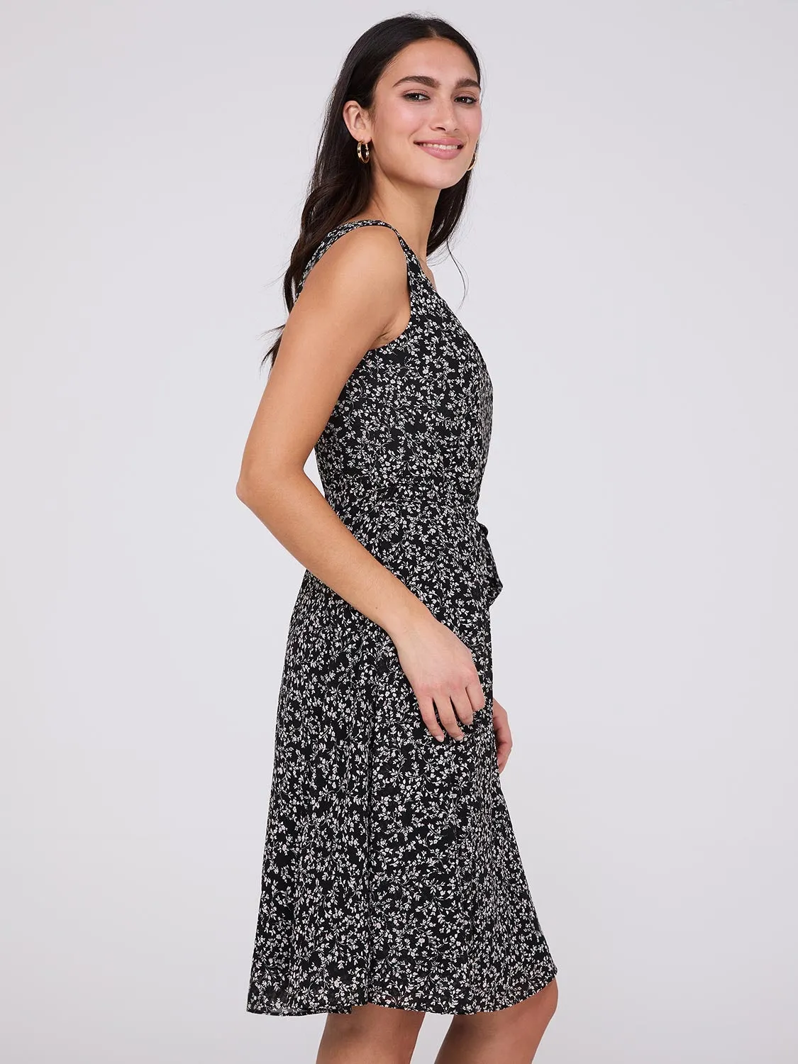 Sleeveless Floral Print V-Neck Chiffon Dress sold by Suzy Shier product image thumbnail 4