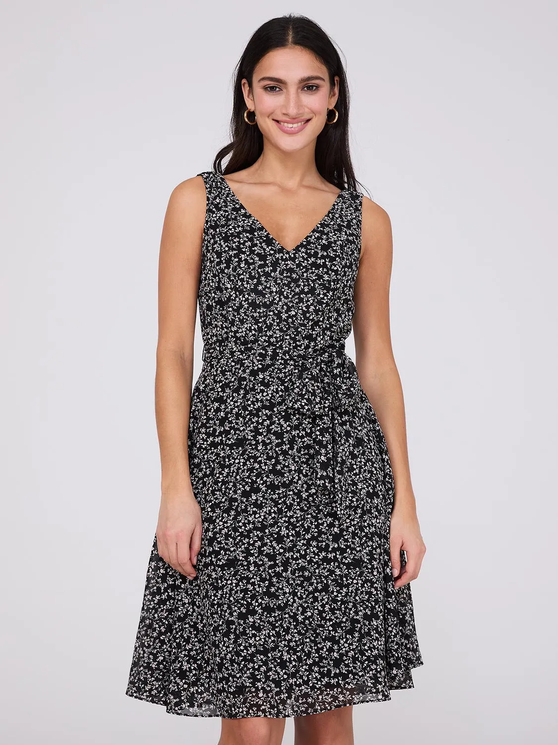 Sleeveless Floral Print V-Neck Chiffon Dress sold by Suzy Shier product image thumbnail 2