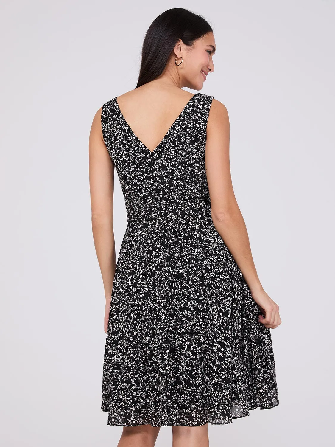 Sleeveless Floral Print V-Neck Chiffon Dress sold by Suzy Shier product image thumbnail 5