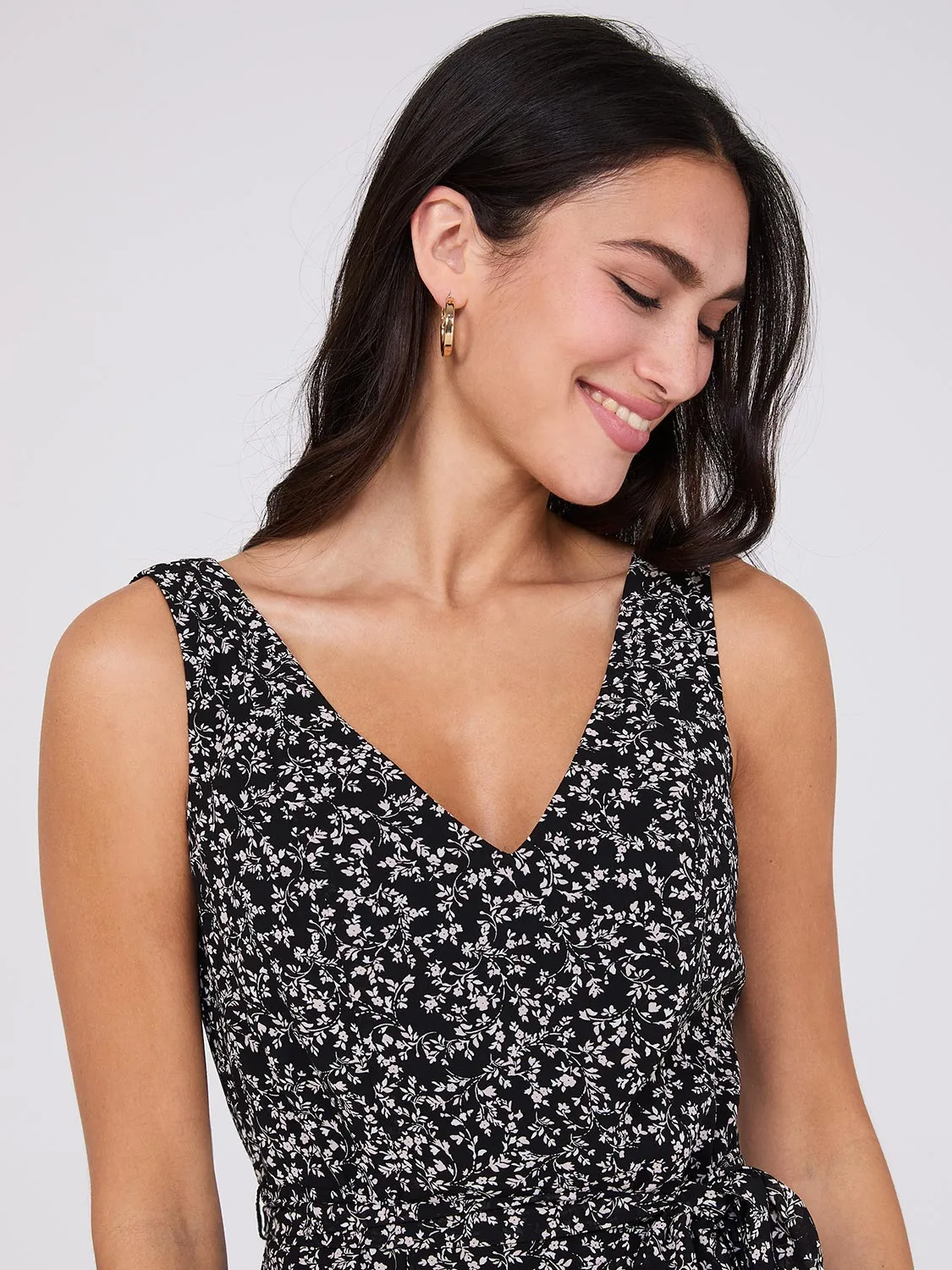 Sleeveless Floral Print V-Neck Chiffon Dress sold by Suzy Shier product image thumbnail 3