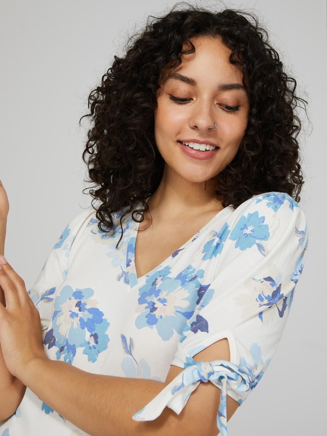 Printed Puff Sleeve V-Neck Top sold by Suzy Shier product image thumbnail 2