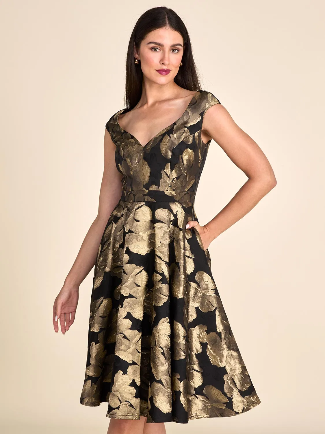 Sweetheart Jacquard Floral Midi Dress sold by Suzy Shier product image thumbnail 2