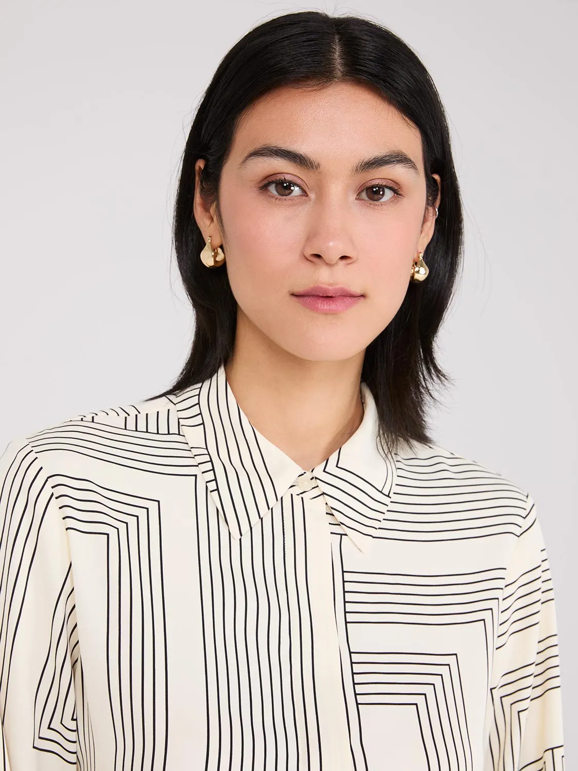 Geo Print Rounded Hem Blouse sold by Suzy Shier product image thumbnail 2