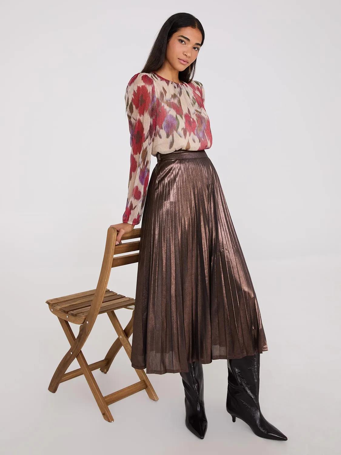 Floral Print Metallic Plisse Mesh Top sold by Suzy Shier product image thumbnail 3