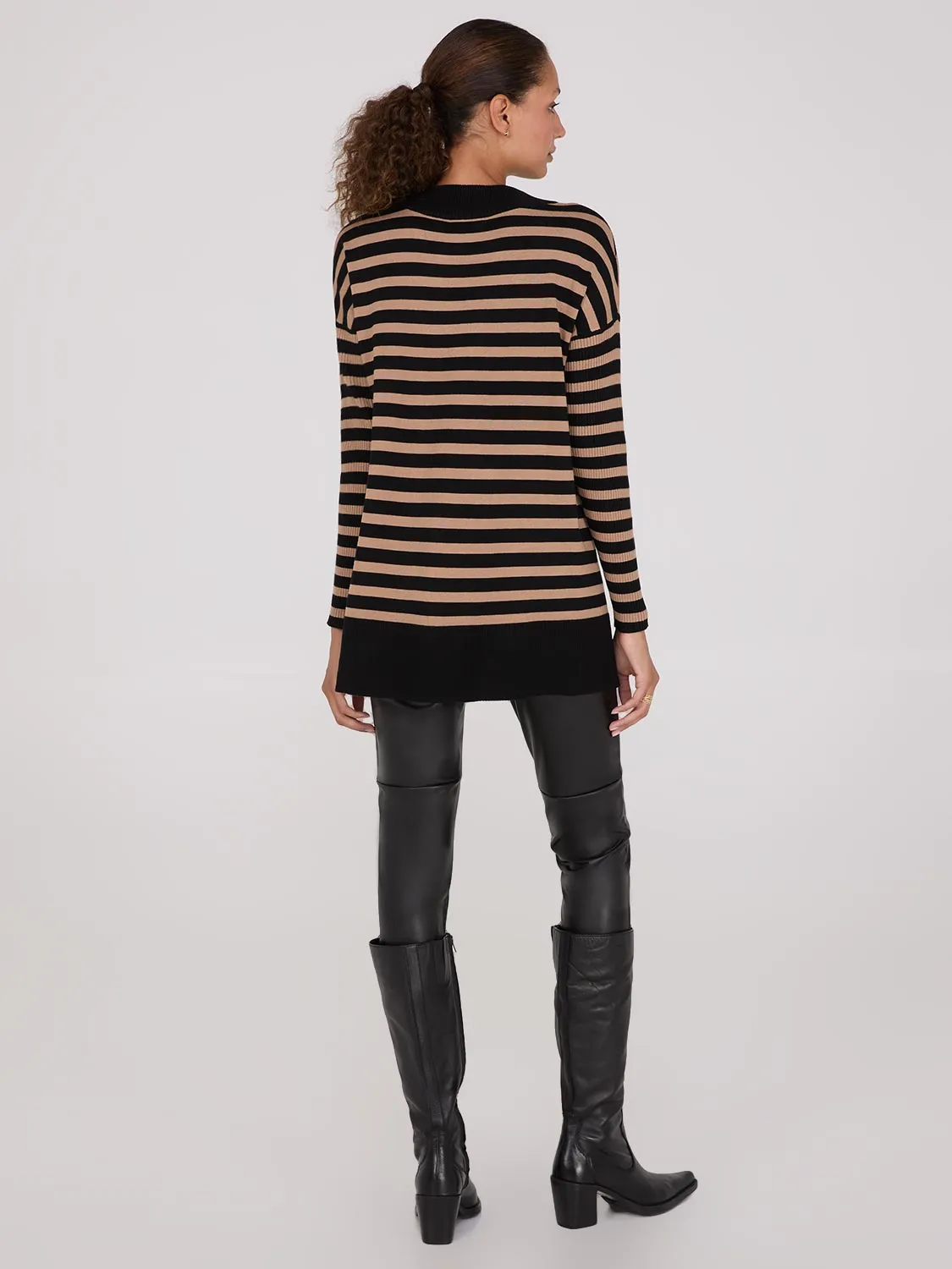 Striped Ribbed V-Neck Tunic Top sold by Suzy Shier product image thumbnail 4