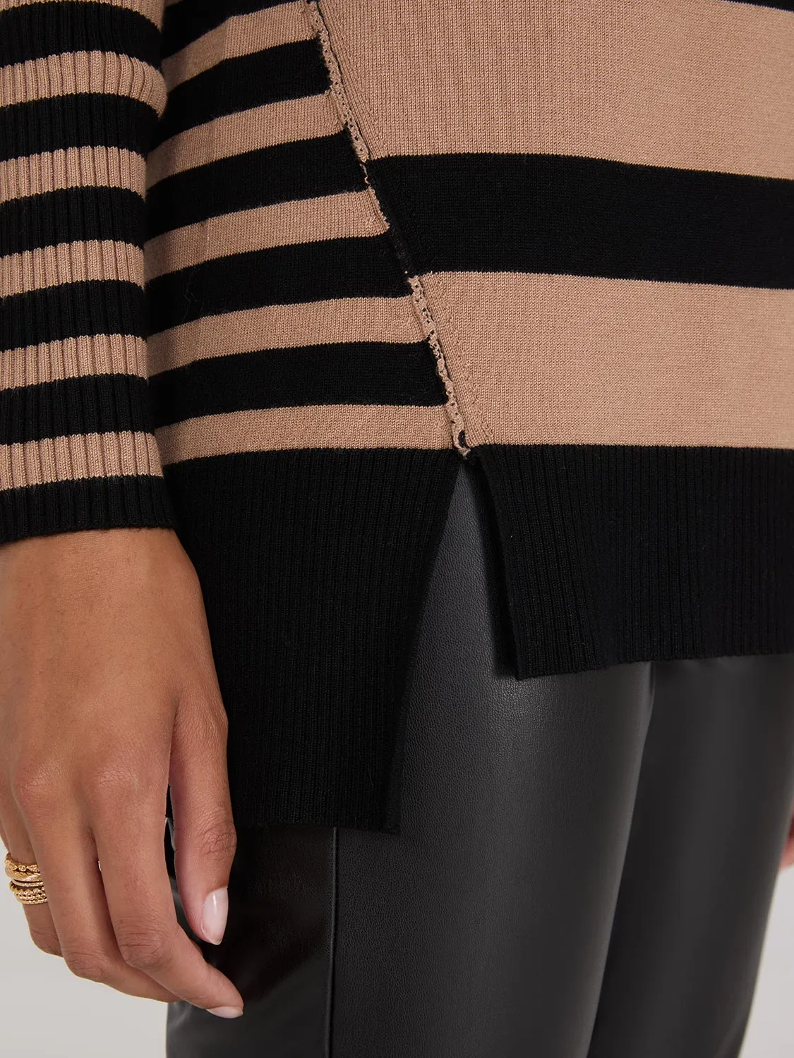 Striped Ribbed V-Neck Tunic Top sold by Suzy Shier product image thumbnail 3