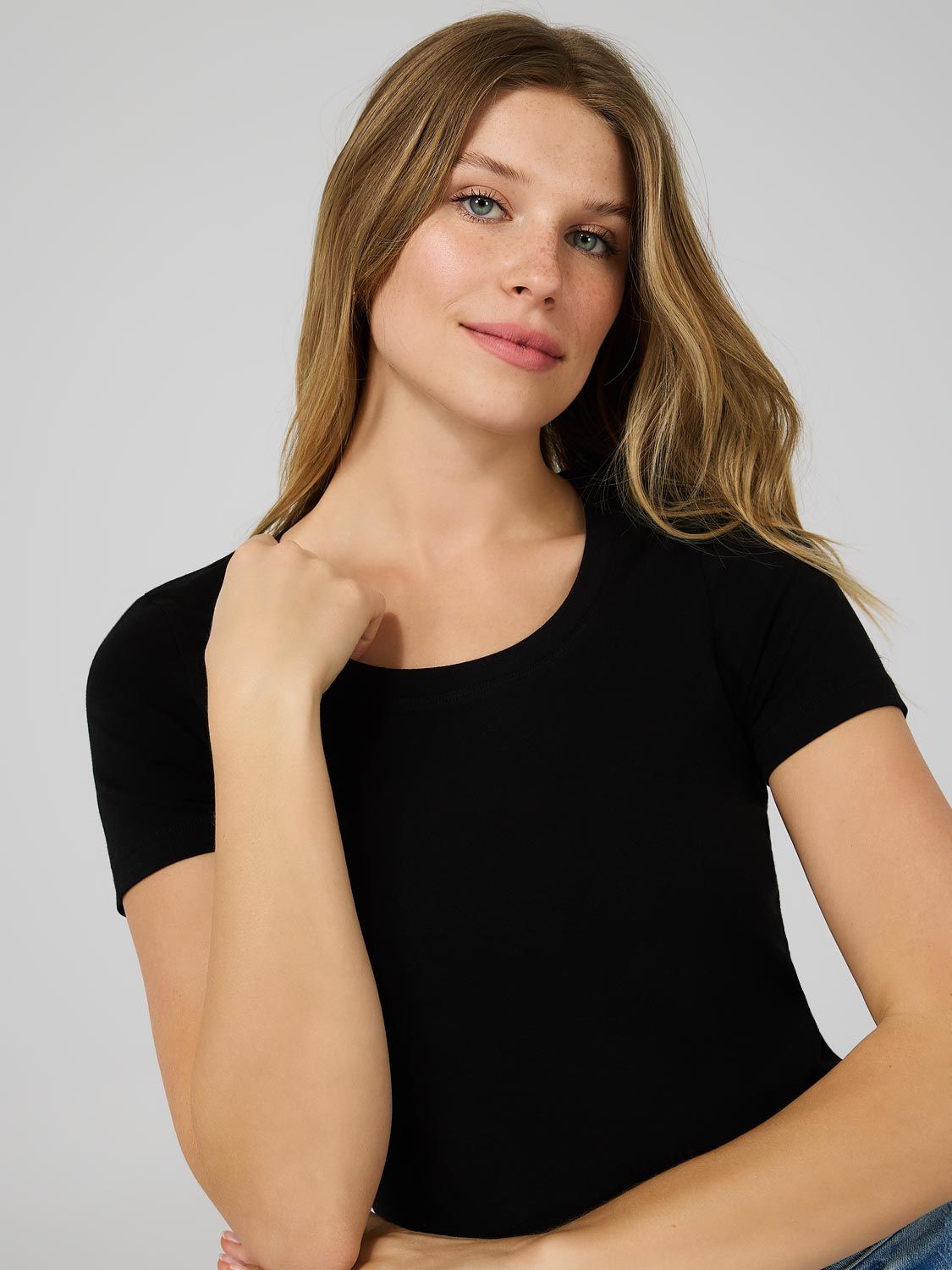 Short Sleeve Scoop Neck T-Shirt sold by Suzy Shier product image thumbnail 6