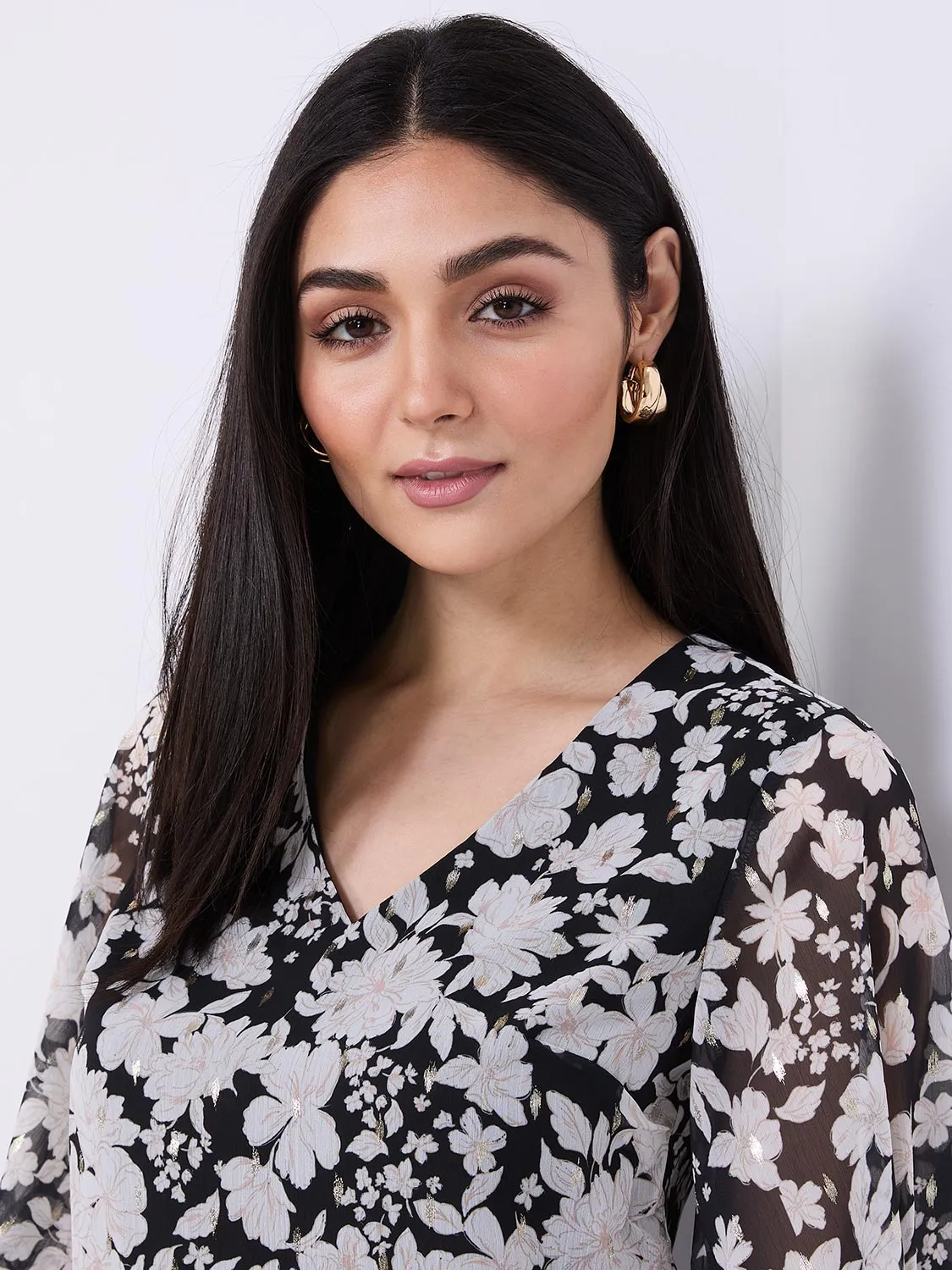 Floral Print Chiffon V-Neck Popover Blouse sold by Suzy Shier product image thumbnail 2