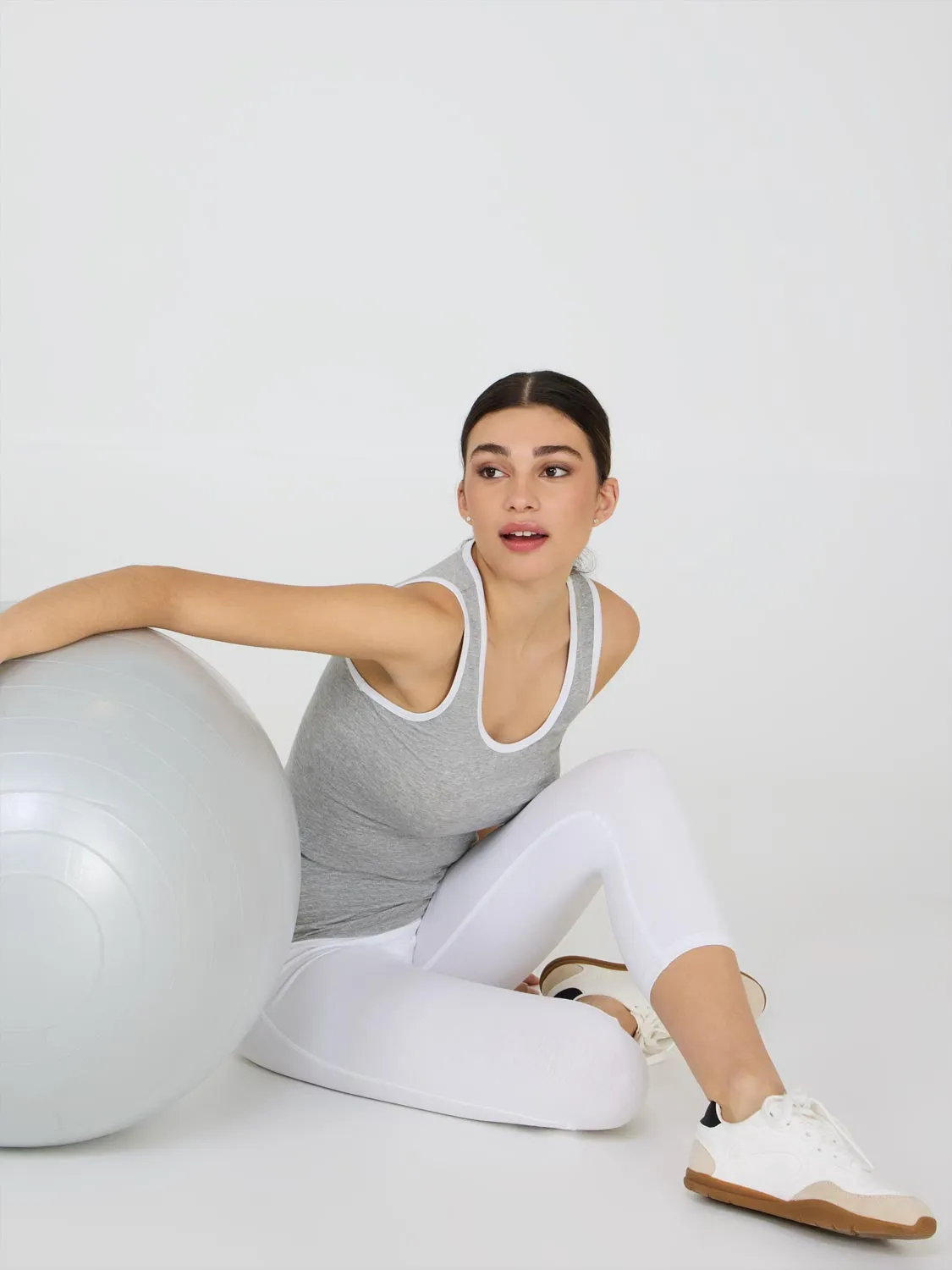 Crossover Waistband Capri Leggings sold by Suzy Shier product image thumbnail 3