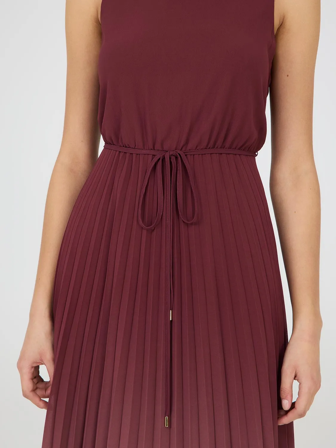 Ombre Mock Neck Pleated Midi Dress sold by Suzy Shier product image thumbnail 2
