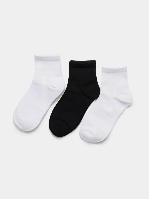 3-Pack Of Ribbed Ankle Socks sold by Suzy Shier