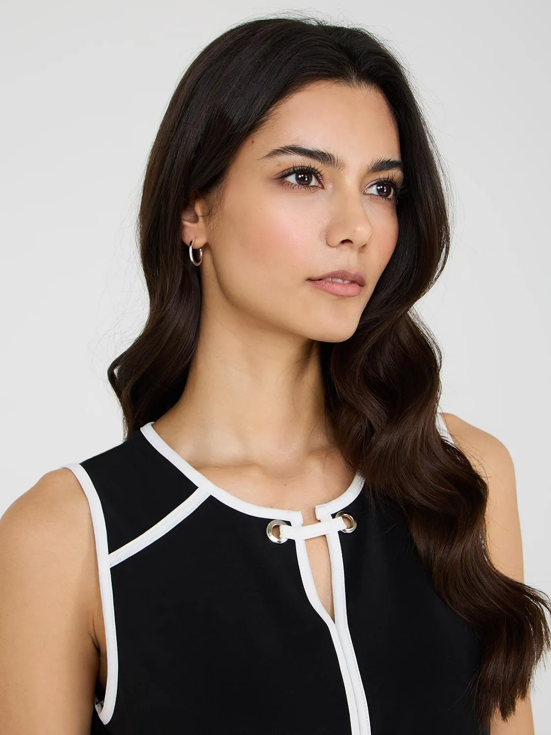 Contrast Piping Sleeveless Top sold by Suzy Shier product image thumbnail 2