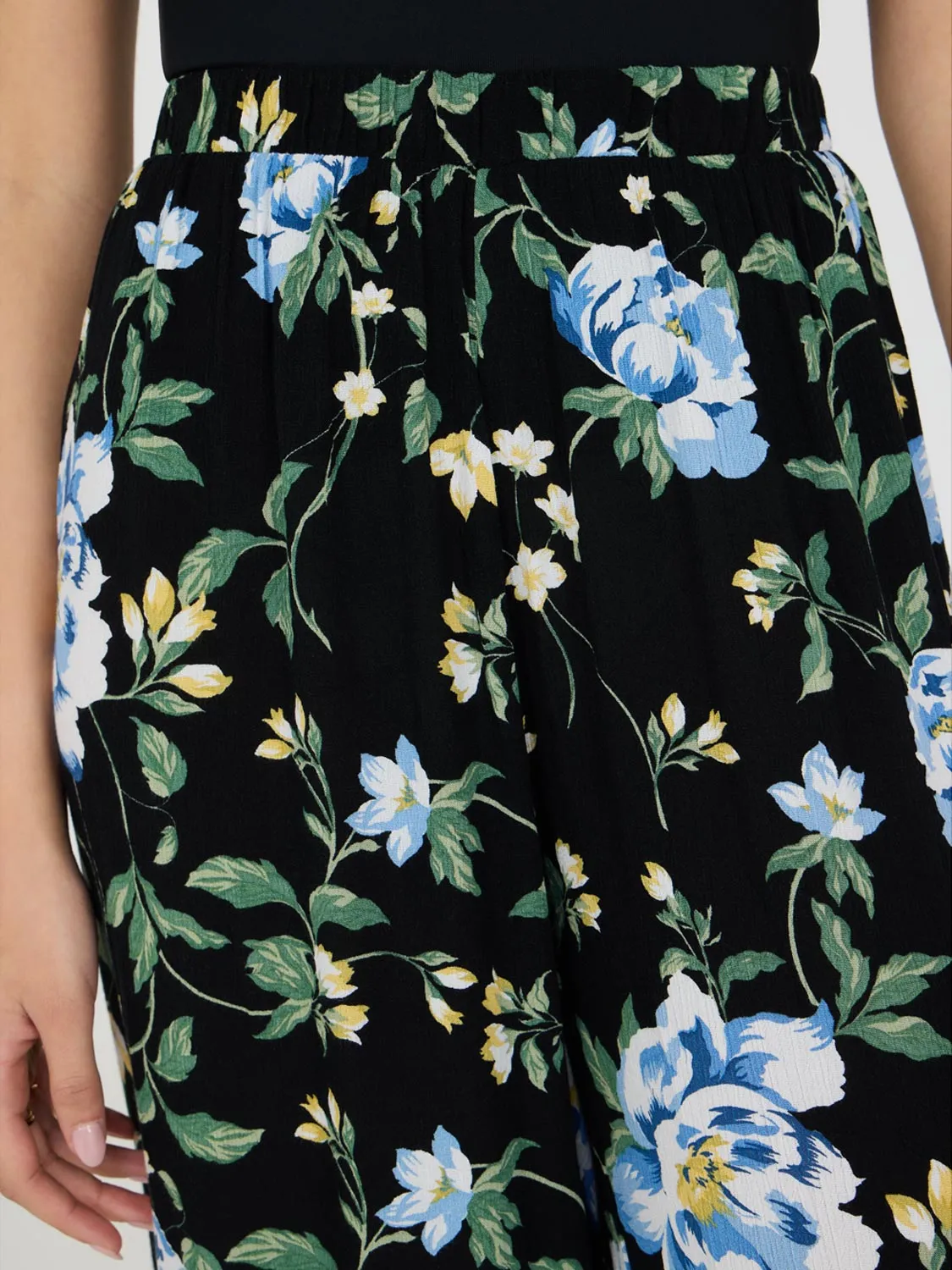 Floral Wide-Leg Palazzo Pants sold by Suzy Shier product image thumbnail 3