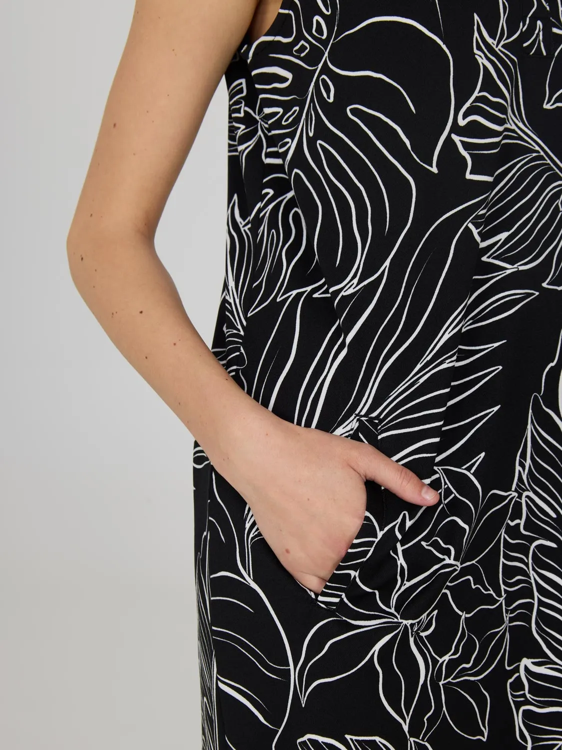 Printed Popover Dress With Pockets sold by Suzy Shier product image thumbnail 2